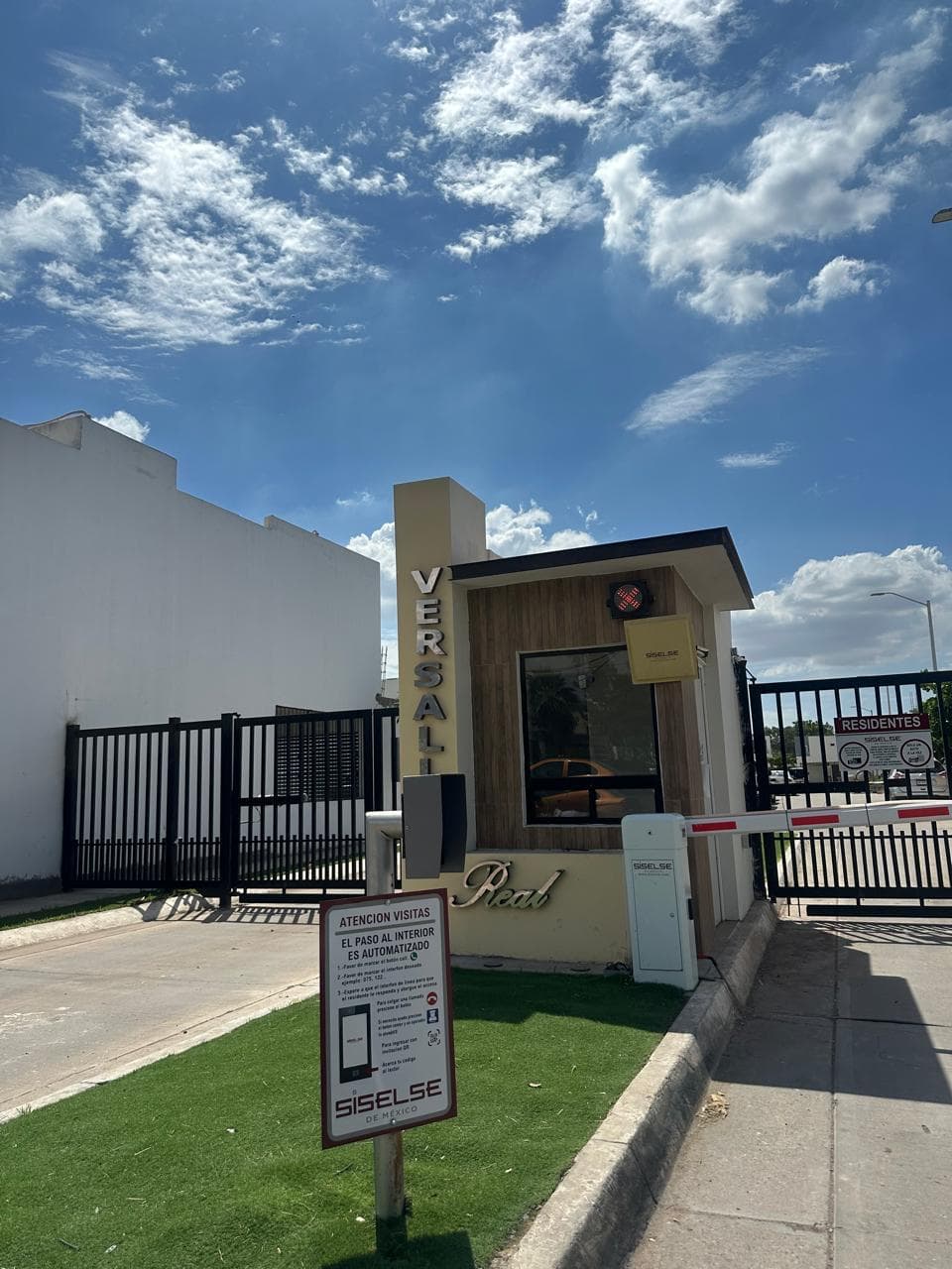 Casa en renta con terreno a lado incluido en privada - imagen 1